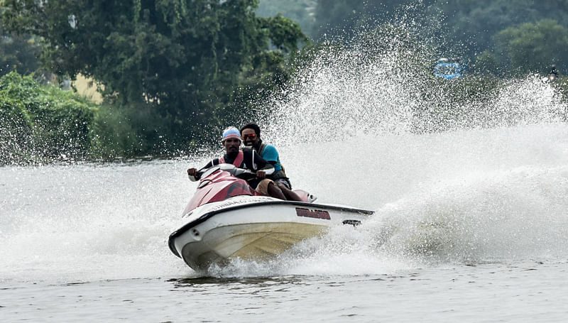 During Dasara, the Youth Empowerment and Sports department and General Thimayya National Academy of Adventure used to conduct various water sports on Varuna Lake but this time, Dasara water sports will be shifted to KRS backwaters. (DH File Photo)