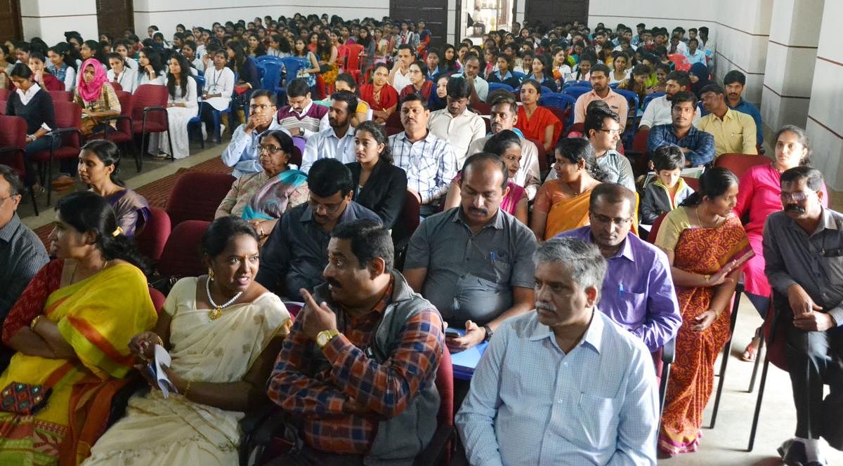 Participants at the national workshop on Chemistry at Field Marshal K M Cariappa College in Madikeri on Tuesday.