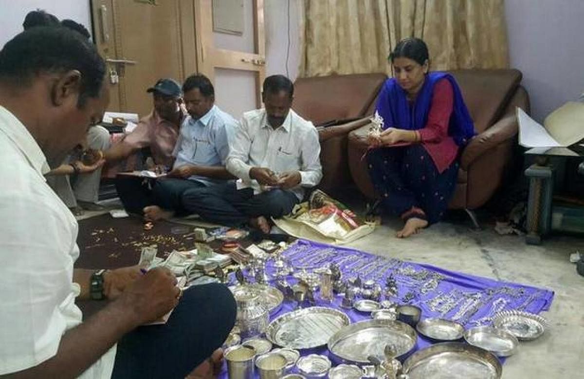 The Central Investigation Unit of the Anti-Corruption Bureau (ACB) took more than a day's time to document the wealth accumulated by 55-year-old Karadu Narasimha Reddy. (DH photo)