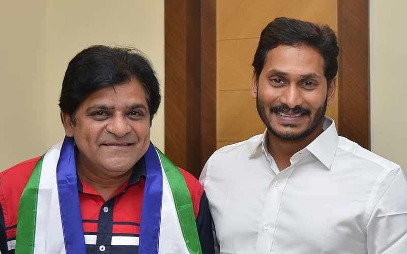 Actor Ali with Y S Jaganmohan Reddy on Monday