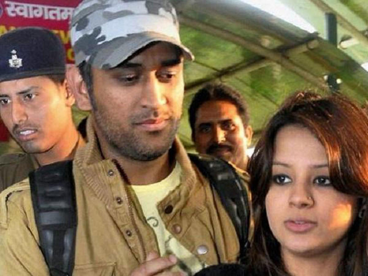 M S Dhoni with wife Sakshi Singh