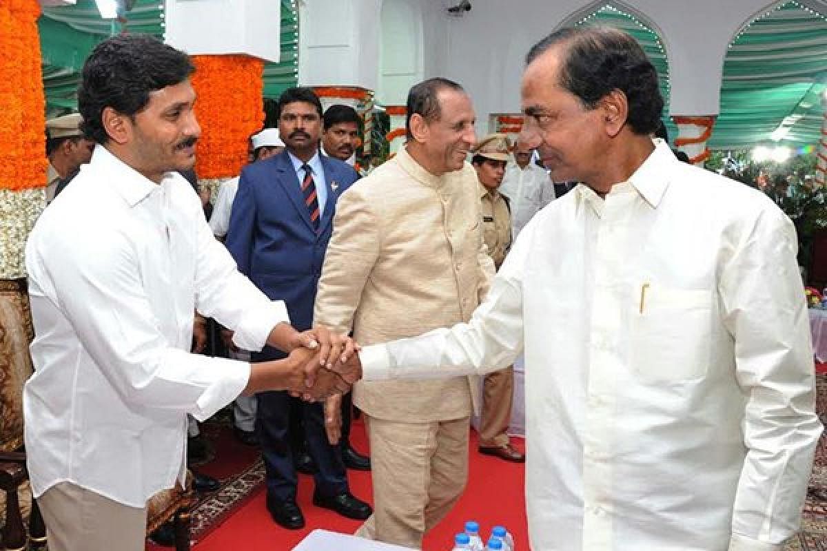 KCR with Jagan at Rajbhavan. DH file photo