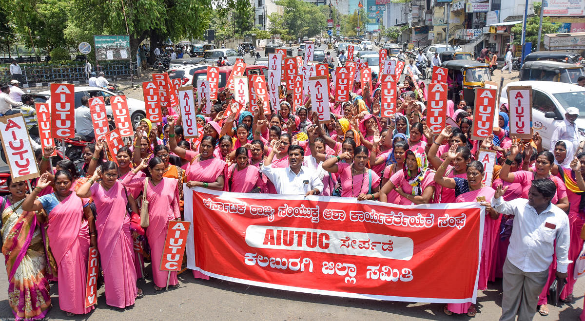 The central trade unions in a joint statement demanded the withdrawal of the two codes from the Lok Sabha. (DH File Photo. For representation only)