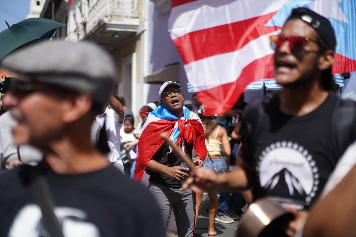 Demonstrators gather outside the Fortaleza Governor's mansion in Puerto Rico's Old San Juan demanding and expecting his resignation (AFP Photo)