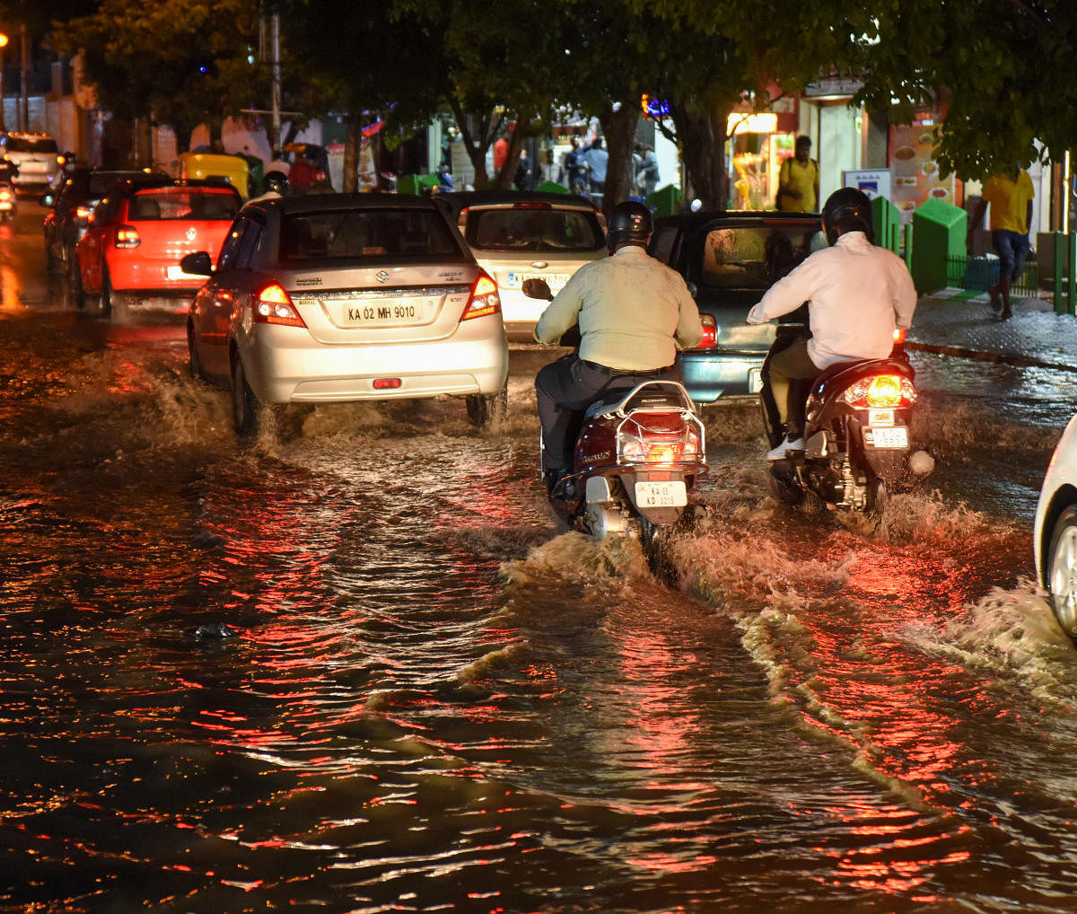 Inundated roads and underpasses left motorists and pedestrians in knee-deep waters. Traffic snarls on various roads were commonplace.