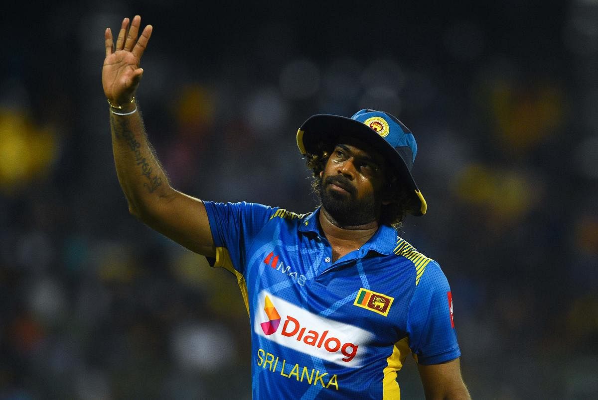 Sri Lankan cricketer Lasith Malinga (C) waves to supporters during the first One Day International (ODI) cricket match between Sri Lanka and Bangladesh at the R.Premadasa Stadium in Colombo. (AFP Photo)