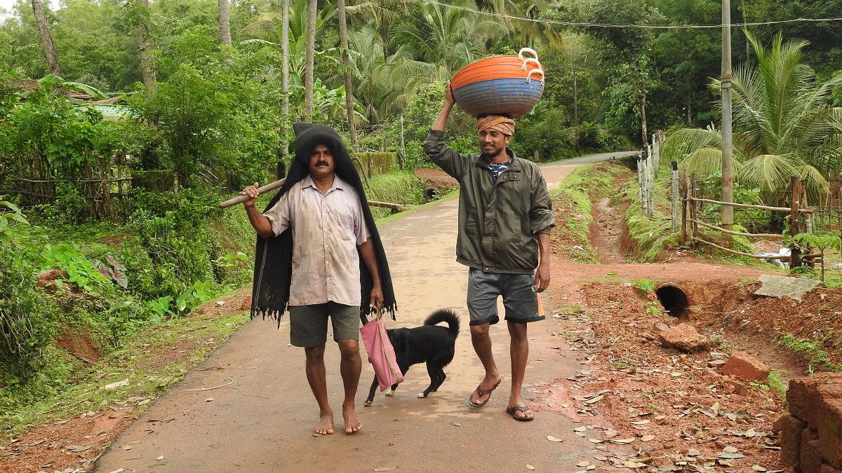 Launch service from Holebagilu in Tumari to cross the backwaters; the fish market at Honnavar; farmers near Honnemaradu in the Sharavathi backwaters. dh photos/ Anitha Pailoor