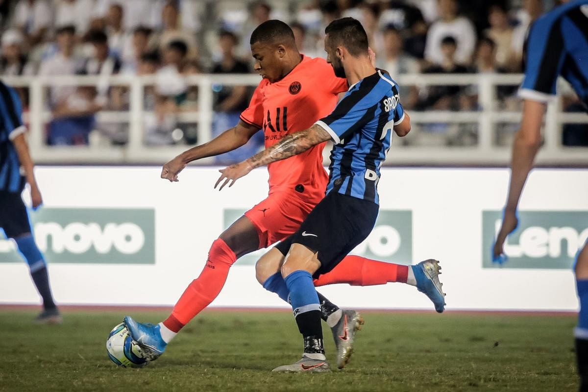PSG's Kylian Mbappe (L) fights for the ball with Inter Milan's Marcelo Brozovic during the International Super Cup football match between Paris Saint-Germain and Inter Milan in Macau on July 27, 2019. (Photo by VIVEK PRAKASH / AFP)