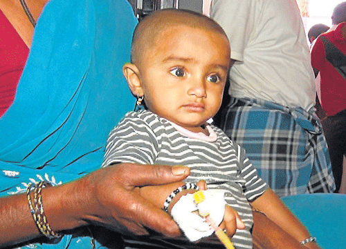 Impana, the child which was fed poison being treated at the Mandya Institute of Medical Sciences, in Mandya, on Sunday. DH photo