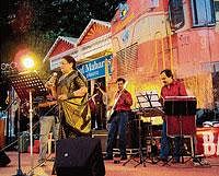 Usha Uthup at Ekta Express from Kashmir to Kanyakumari, one of its musical show in Mangalore on Sunday. DH photo