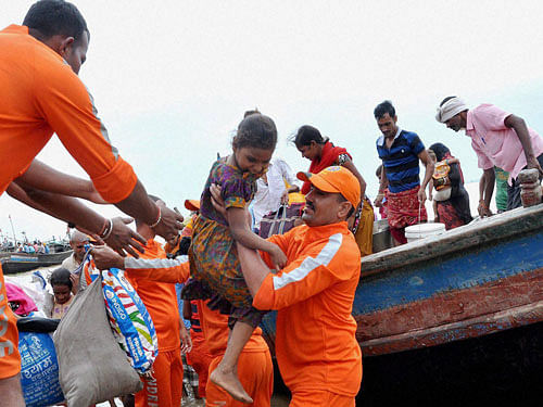 NDRF personnel shifting flood affected people to safety at Nakta Diyara in Patna district on Monday. PTI Photo