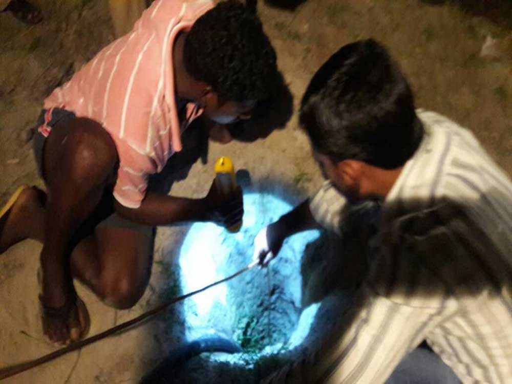 The NDRF team which rushed to Chennvelli from Mangalagiri in Andhra Pradesh has been trying to rescue the child with the help of a remotely operated robotic arm; however their efforts have not yielded any results. Even as the team succeeded in lifting the submersible pump from the deep bore well, the child apparently slipped and fell much deeper. Deccan Herald photo