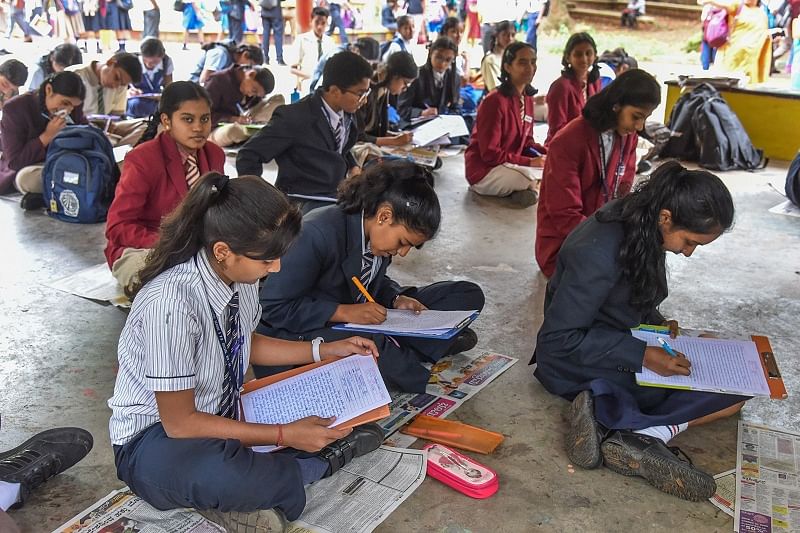 Students participated in Creative Writing, inter school computation organised by Deccan Herald Newspaper in Education (DHiE) at Bal Bhavan, Cubbon park in Bengaluru. (DH Photo)