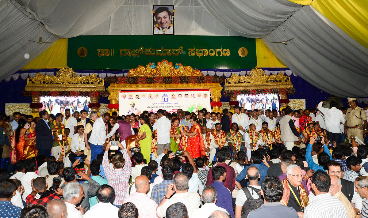 The last year's Kempegowda award ceremony was a picture of utter chaos. DH FILE PHOTO