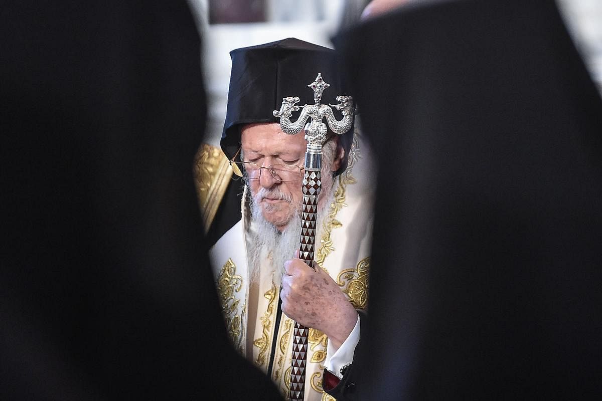 Ecumenical Patriarch Bartholomew I prays at the Hagia Triada Greek Orthodox church on September 1, 2018 in Istanbul, during the meeting (synaxis) of the Hierarchy of the Ecumenical throne. - Ecumenical Patriarch Bartholomew I on August 31, 2018 hosted Russian Orthodox Patriarch Kirill in Istanbul for hugely unusual talks focused on whether Ukraine will get an independent church, a move strongly opposed by Moscow. AFP
