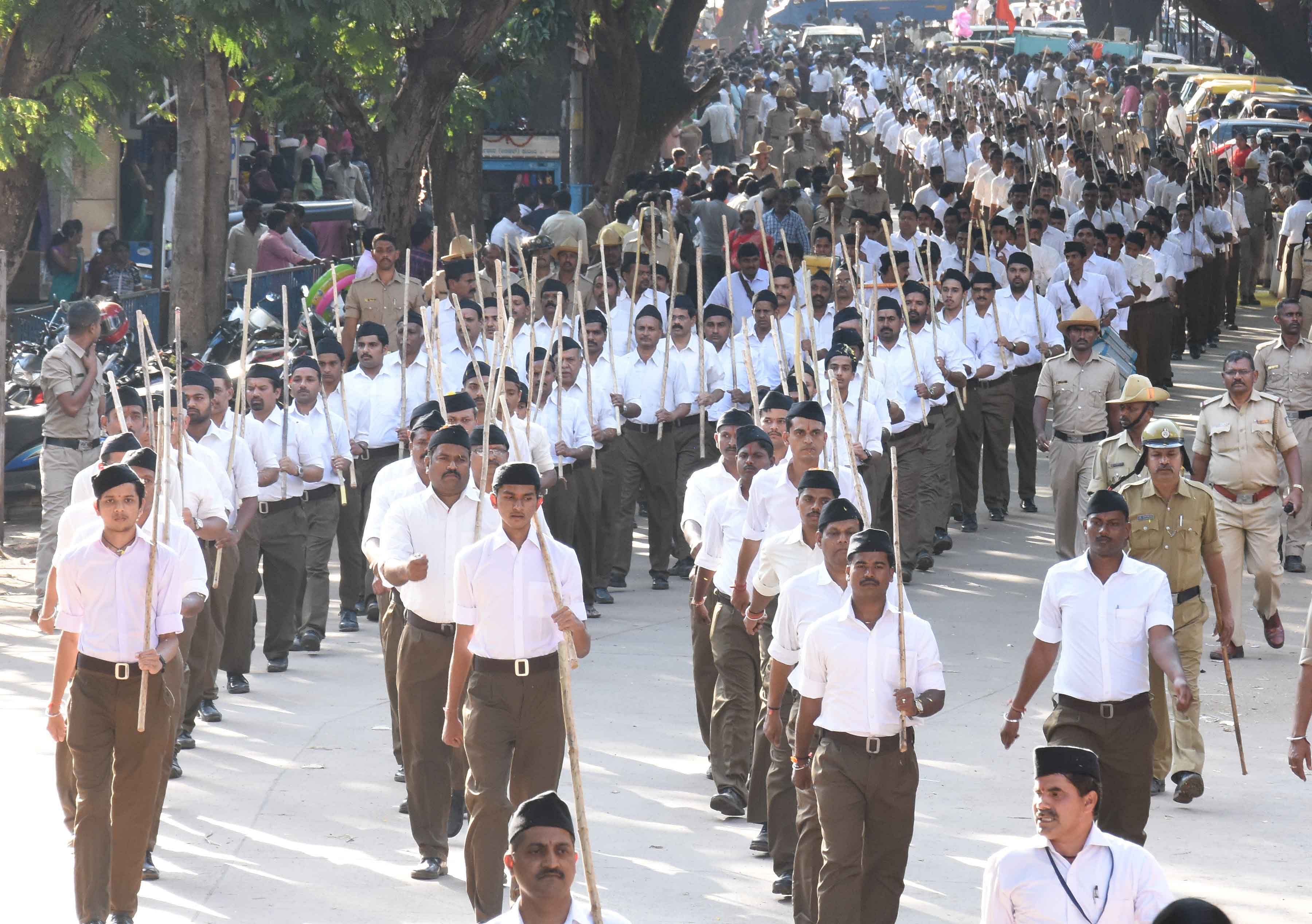 The Rashtriya Swayamsevak Sangh (RSS) is setting up a school to train students for the Army. 