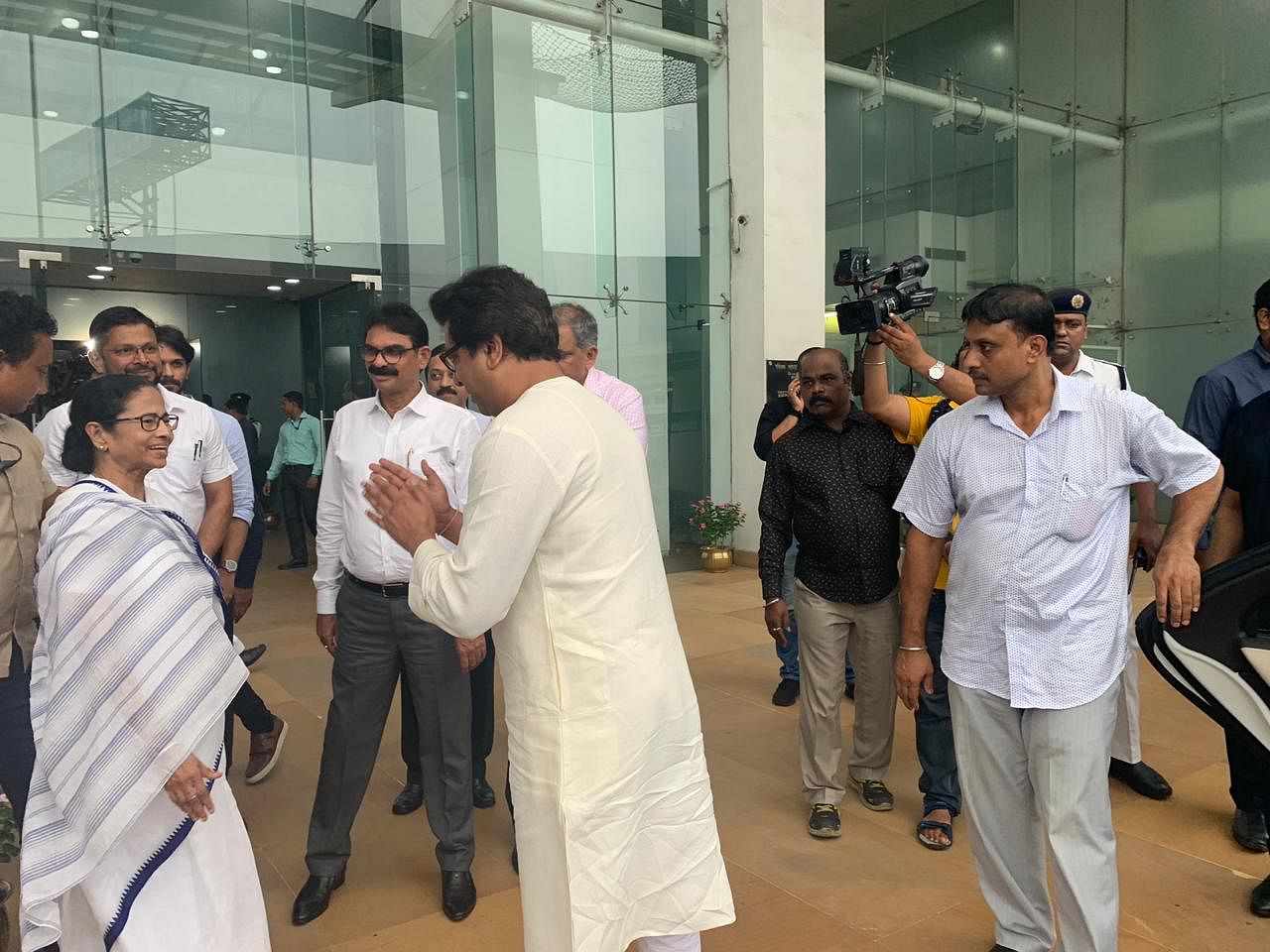 MNS leader Raj Thackeray arrived in Kolkata today, to meet Mamata Banerjee. (DH Photo)