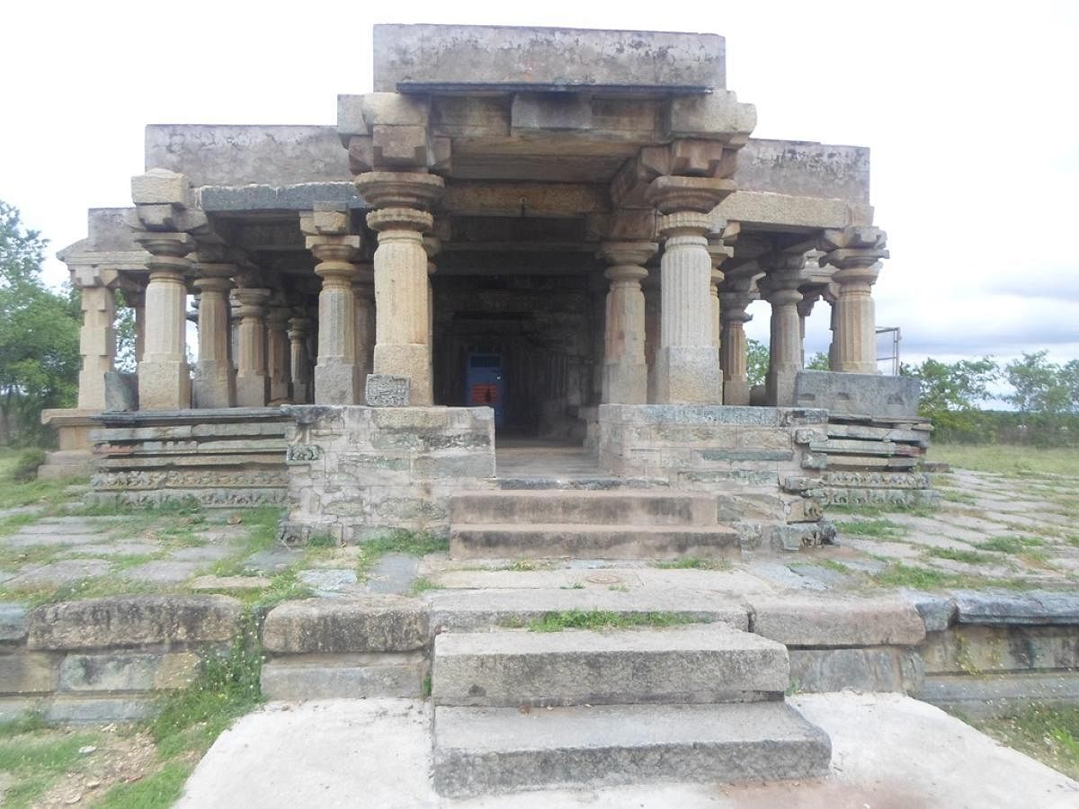 Yoganarasimha Temple in Baggavalli village near Ajjampura which was built during the Hoysala period is in a deplorable condition due to the negligence of the concerned officials.