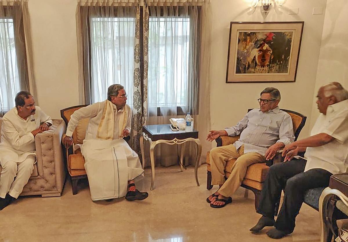 Bengaluru: Former Karnataka chief minister and Congress veteran Siddaramaiah meets former external affairs minister SM Krishna in Bengaluru, Tuesday, July 30, 2019. Krishna's son-in-law and Cafe Coffee Day founder V G Siddhartha has been missing since Mon