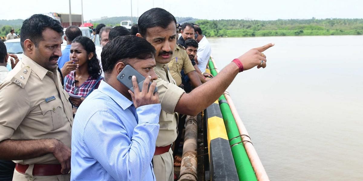 Deputy Commissioner Sasikanth Senthil monitors the search operation near the Nethravathi bridge on the outskirts of Mangaluru city from where coffee czar V G Siddhartha went missing.