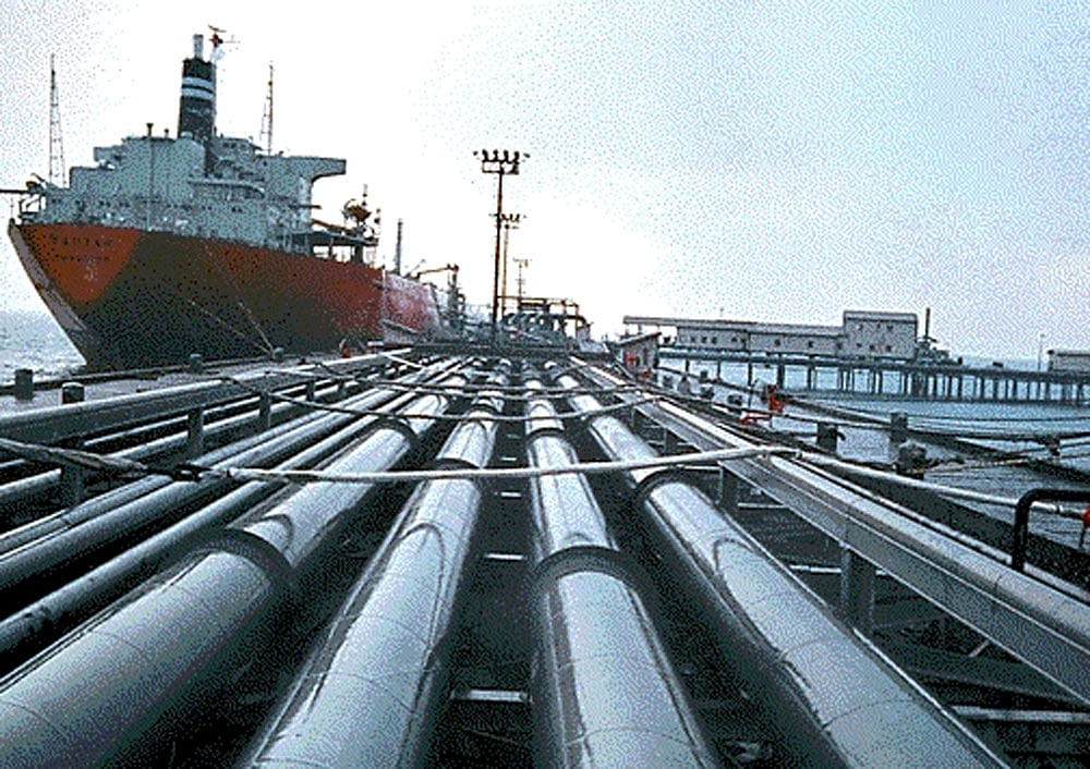 In view of the looming US sanctions against Iran, India has not yet decided to cut oil imports from the West Asian country. (DH file photo)