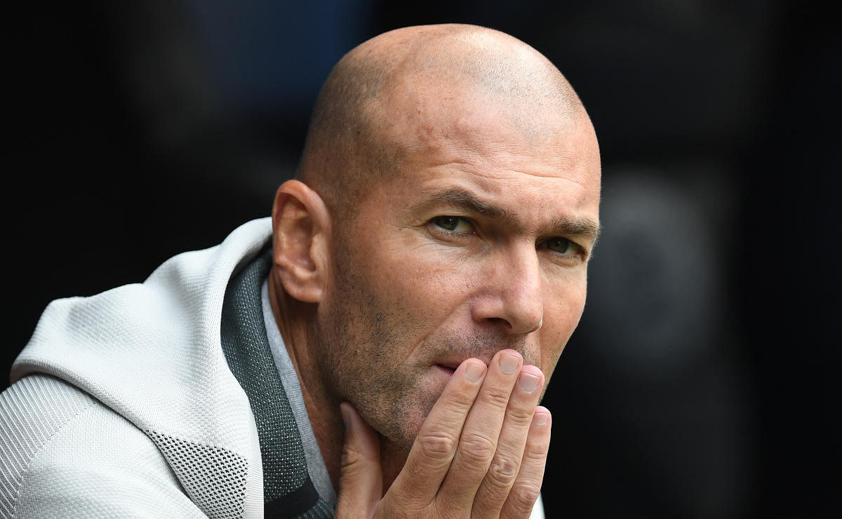 Madrid's French head coach Zinedine Zidane attends the Audi Cup football match for third place between Real Madrid and Fenerbahce in Munich (AFP Photo)