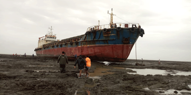 A cargo vessel going to Mumbai from Surat suffered minor damage after it hit rocks off Dahanu coast on Saturday morning, an official said.