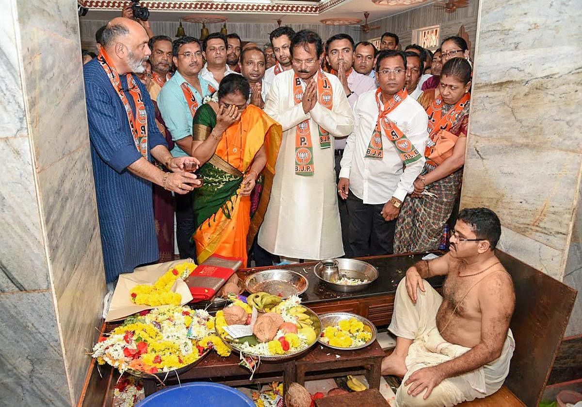 Sitting Lok Sabha MP and BJP parliamentary candidate from North Goa, Shripad Naik, offers prayers ahead of filing his nomination for the upcoming Lok Sabha elections, in Panaji on March 29, 2019. (PTI Photo)