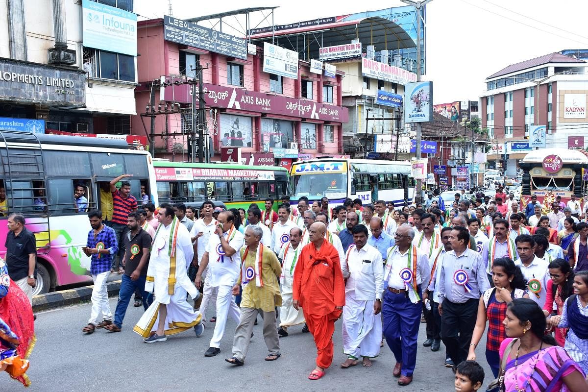 ‘Samarasyada Nadige’, a walk for harmony, was organised on account of ‘Matte Kalyana’ campaign in Udupi on Friday.