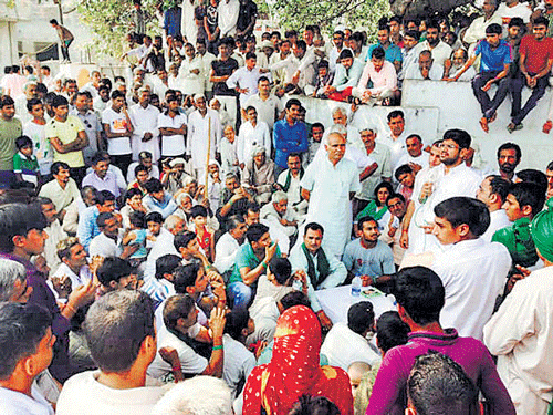 Dushyant addresses a meeting in Uchana Kalan.