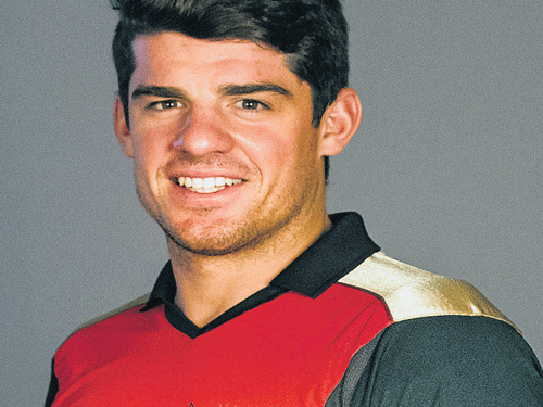 Bowlers need to keep batsmen guessing, says Henriques