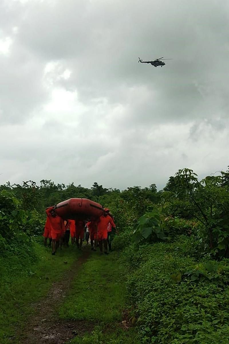 An Indian Air Force helicopter on a sortie to rescue flood-affected people in Maharashtra (AFP Photo)