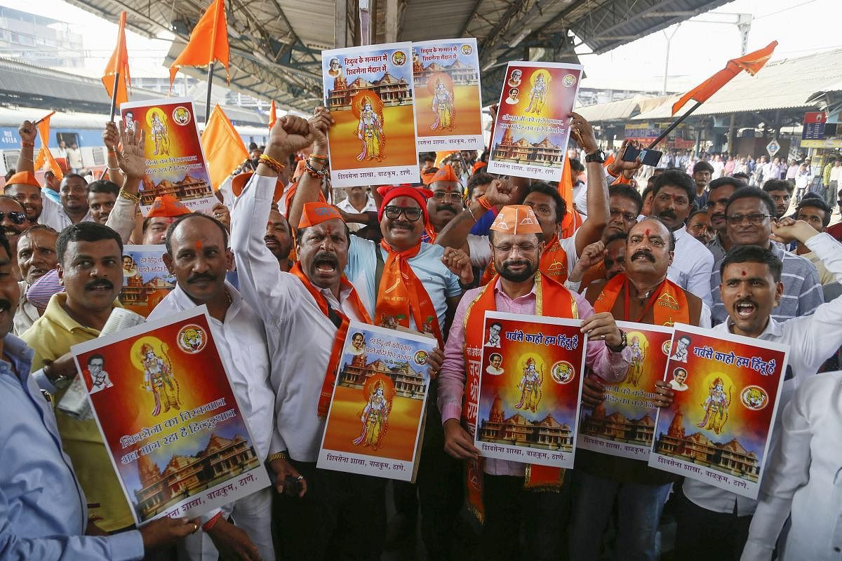Shiv Sena activists boarding a train for Ayodhya