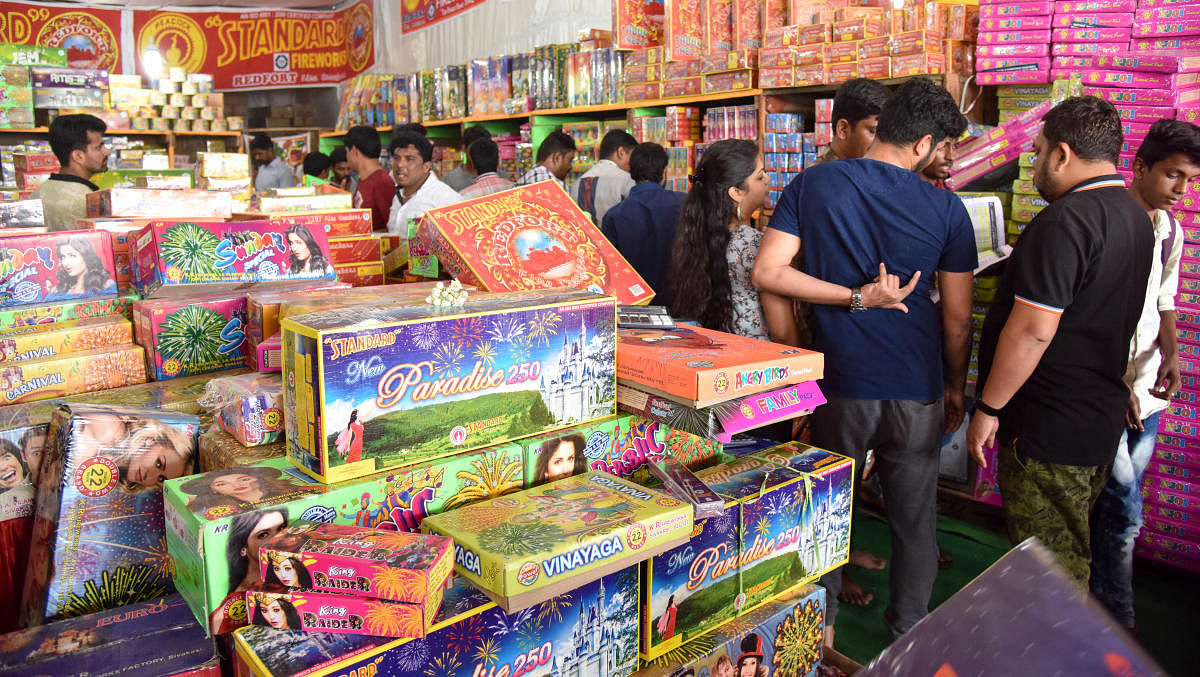 Imposing time restrictions, the Apex court had recently said that crackers could be burst only for two hours, from 8 pm to 10 pm, on Deepavali. (DH Photo)