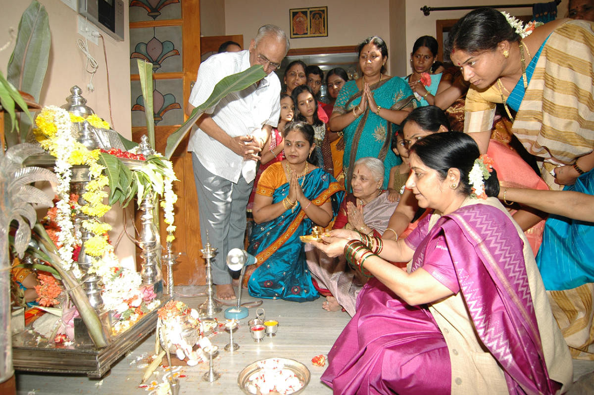 A file photo of Sushma Swaraj performing Varamahalakshmi pooja in then Bellary.