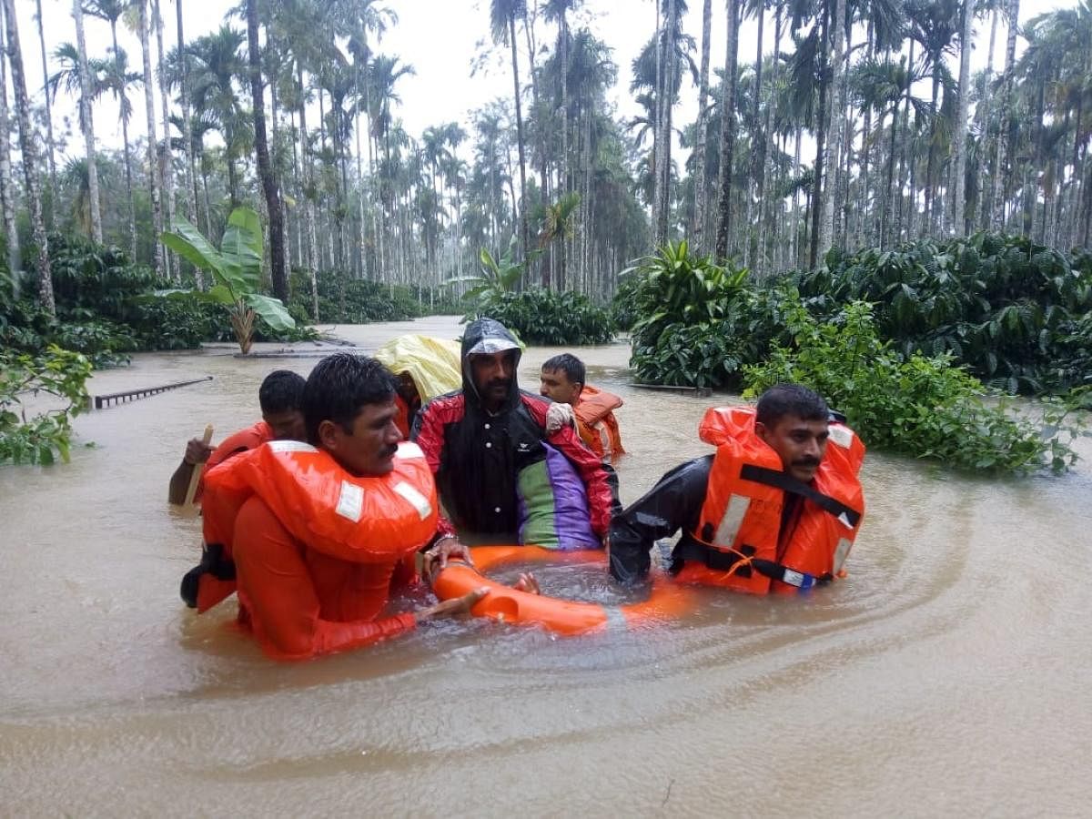 NDRF personnel rescue stranded villagers in Gonikoppa in Virajpet taluk of Kodagu. DH photo