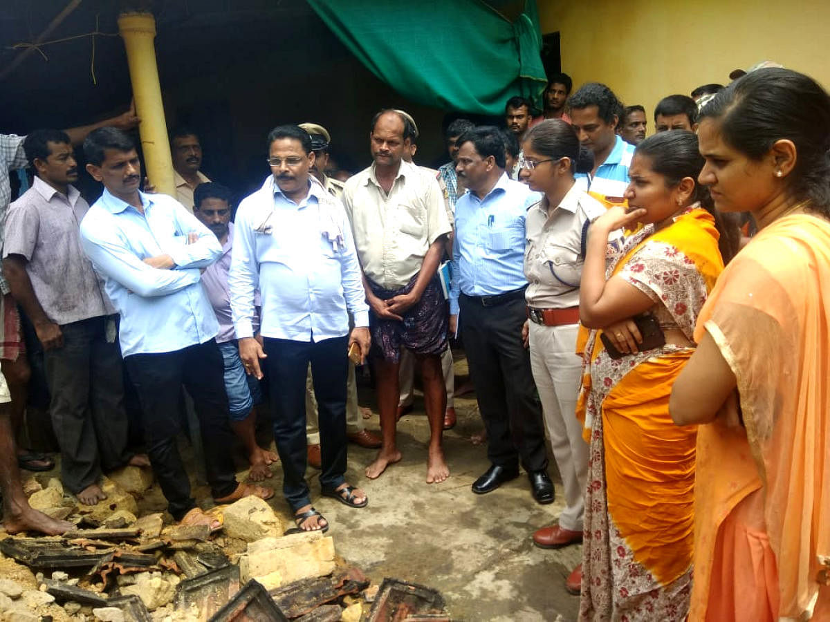 Deputy Commissioner Hephsiba Rani Korlapati visited the house of Ganga Marakelthi, who was killed after the wall of the cowshed collapsed on her, at Yellampally Benegal village in Cherkadi gram panchayat limits in Brahmavar taluk on Thursday. Udupi Superi
