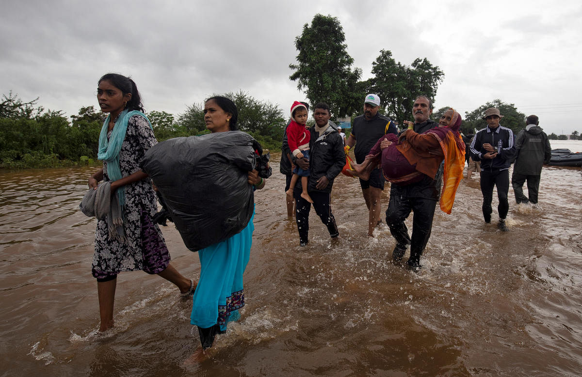 Flood-affected people are evacuated to a safer place after heavy rains in Kolhapur in the western state of Maharashtra, India. (Reuters Photo)