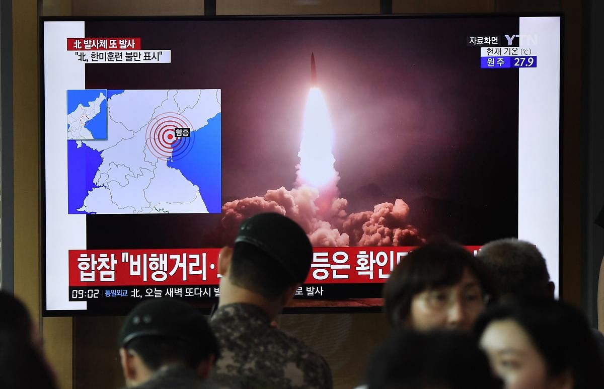 People watch a television news screen showing file footage of North Korea's missile launch, at a railway station in Seoul. (AFP Photo)