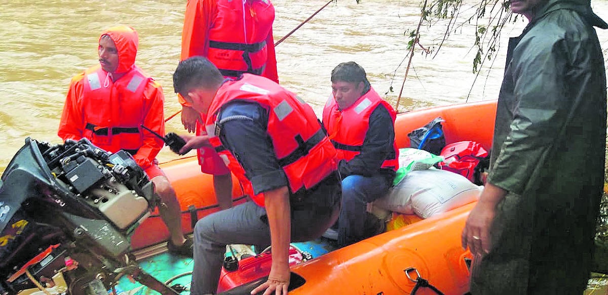 Deputy Commissioner Sasikanth Senthil on Sunday visited Anaru village in Belthangady, where a connecting bridge was washed away in the flood.