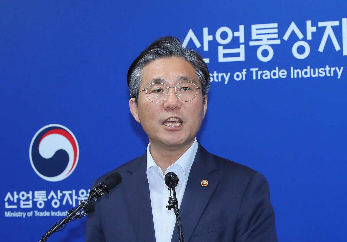 South Korea's Trade, Industry, and Energy Minister Sung Yun-mo speaks during a press briefing. (AFP photo)