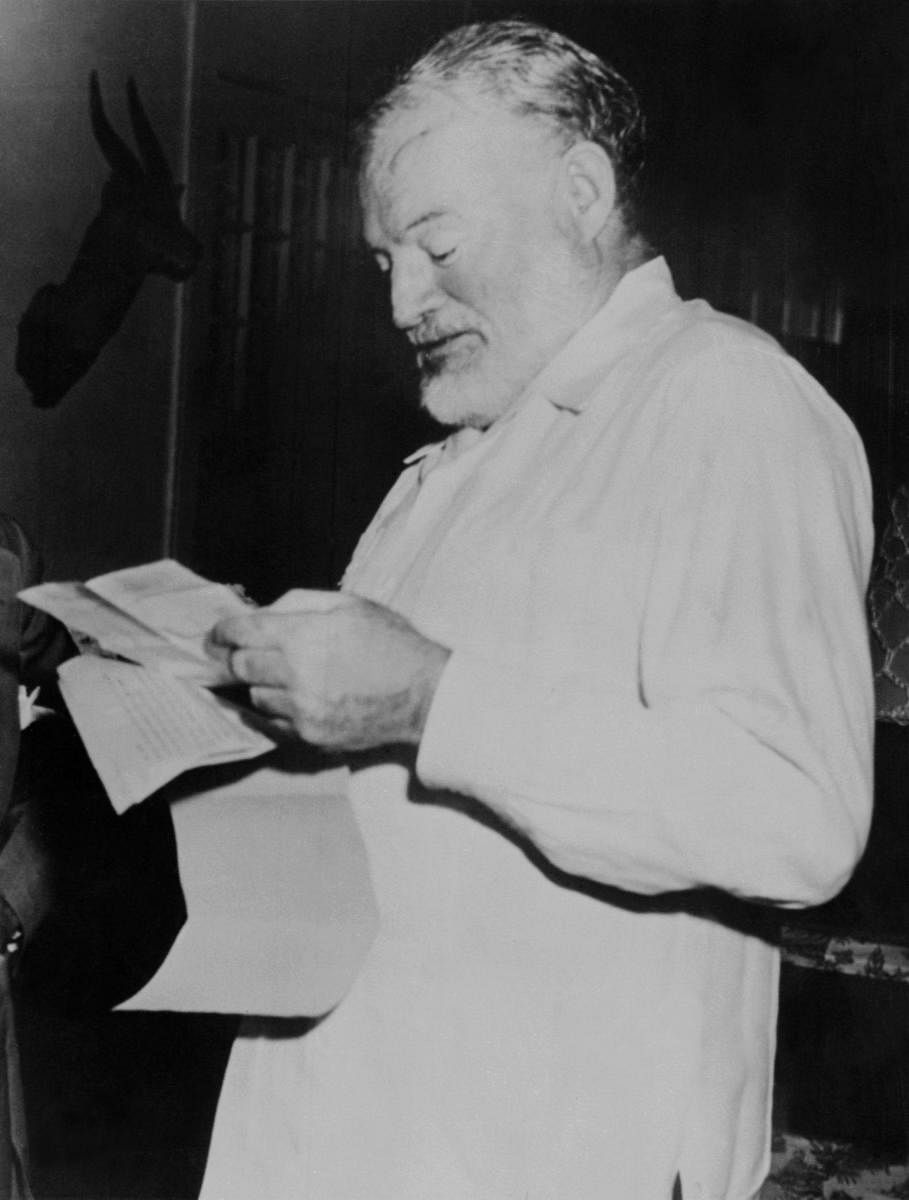 Ernest Hemingway learning he won the Pulitzer Prize for his novel "The Old men and the sea". (AFP Photo)