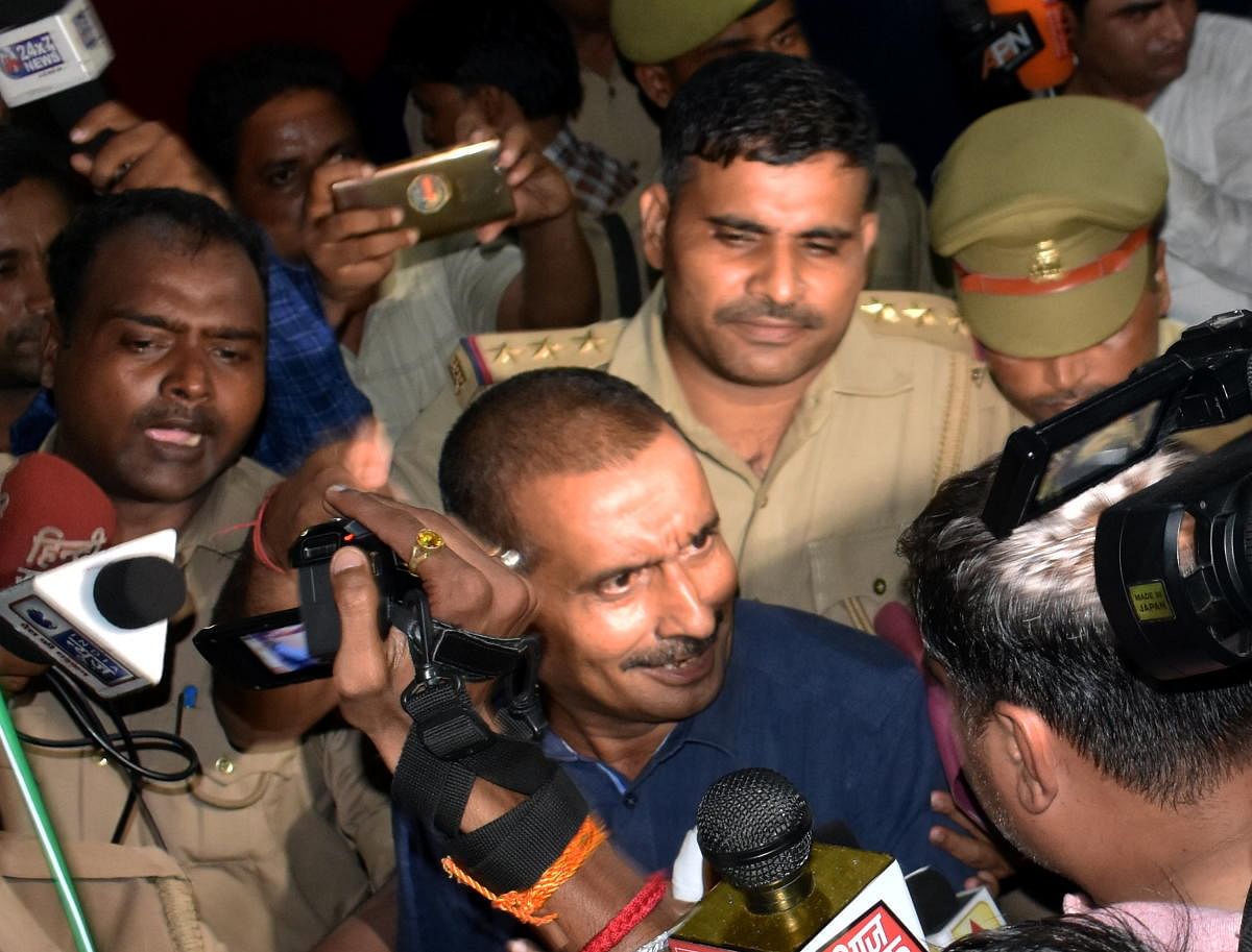 Sitapur: The main accused in Unnao rape scandal BJP MLA Kuldeep Singh Sanger being shifted from Sitapur prison to appear before Delhi court, Sunday, Aug03, 2019. (PTI Photo) (PTI8_4_2019_000199A)