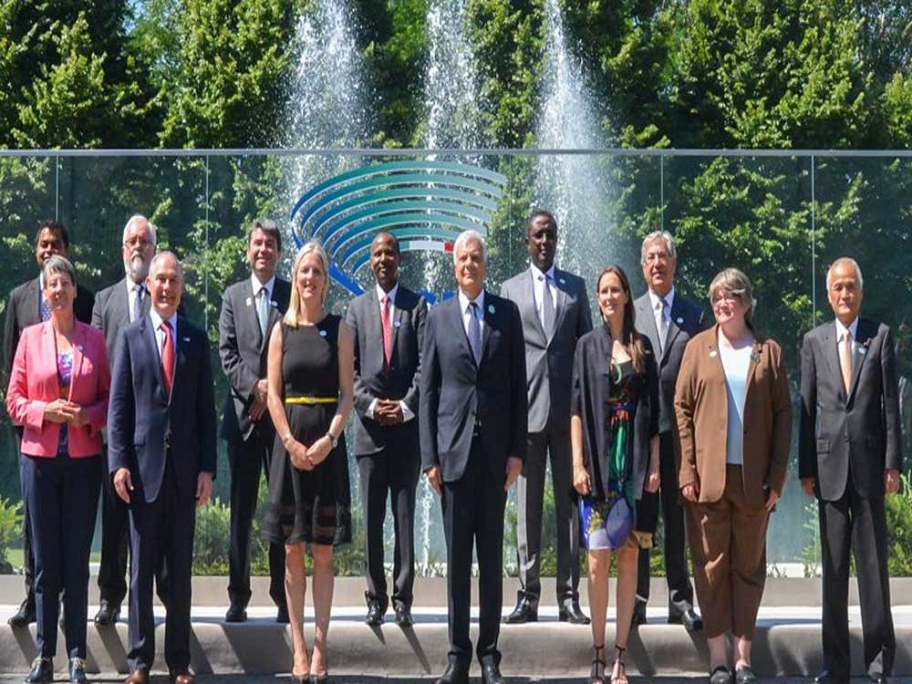 Family photo of the Ministers attending the G7Environment. Photo via Twitter@g7