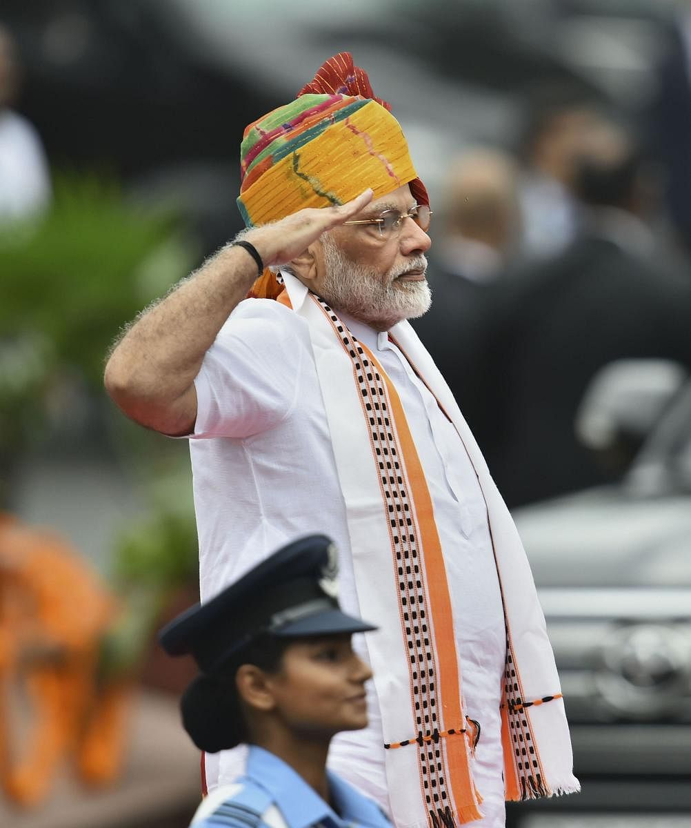 Prime Minister Narendra Modi receives the guard of honour as he arrives at the historic Red Fort on the occasion of 73rd Independence Day, in New Delhi, Thursday, Aug 15, 2019. (PTI Photo)
