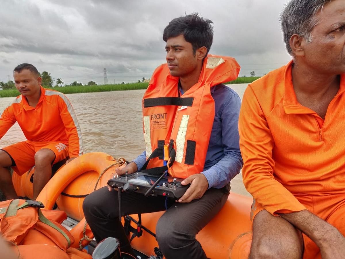 Prathap M N, a techie at Bengaluru-based startup Aerowhale Space and Tech, operating a drone to locate the stranded villagers in the marooned Athani taluk, Belagavi district.