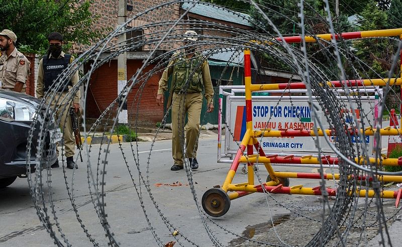 Police personnel block the road near the residences of former chief ministers Omar Abdullah and Mehbooba Mufti during curfew like restrictions on the 13th consecutive day, following the abrogation of the provisions Article 370 in Jammu and Kashmir, in Srinagar. (PTI Photo)