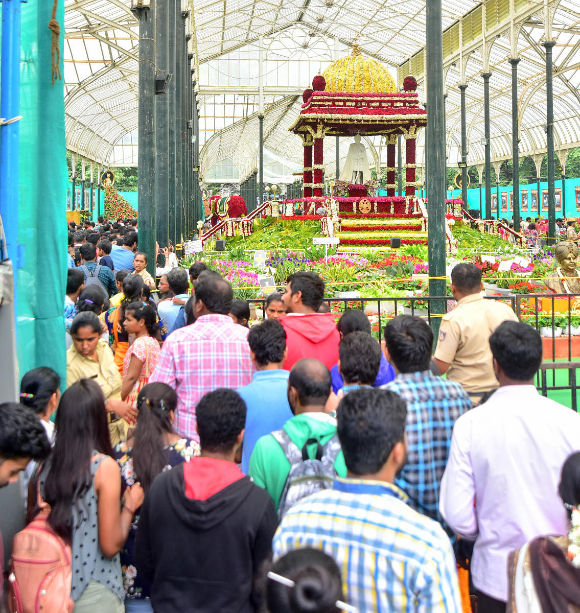 Huge crowd seen at Lalbagh on the last day of the Independence Day flower show on Sunday.