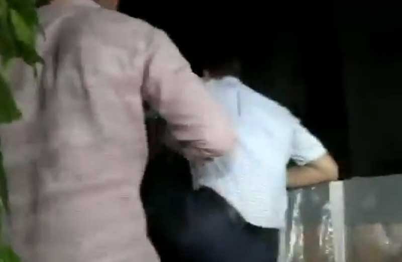 A CBI official is climbing the wall of P Chidambaram's residence in Jor Bagh, New Delhi on Wednesday. (Videograb)
