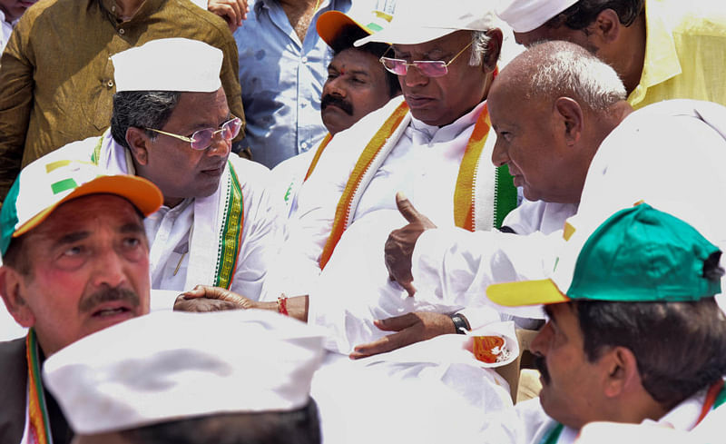 It was in 2005 that Gowda expelled Siddaramaiah, then JD(S) deputy chief minister who was beginning to emerge as a leader of the Ahinda (minorities, backward classes and Dalits). (DH File Photo)